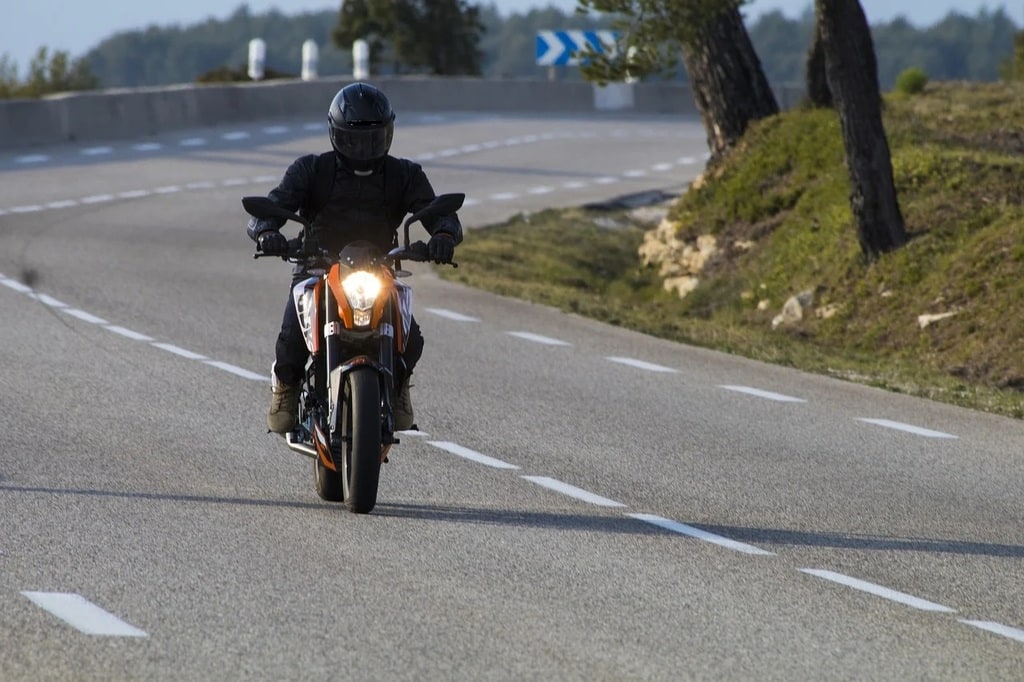 Quel type de moto choisir entre un roadster et un trail
